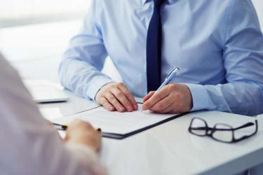 香港公司和內(nèi)地公司簽合同依據(jù)的是香港合同法還是中國(guó)合同法？