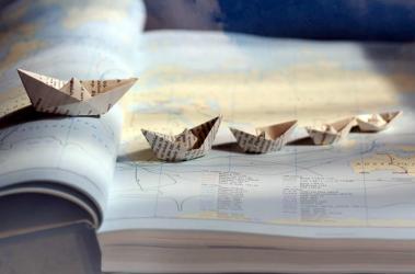 香港人在內(nèi)地與他人發(fā)生借貸糾紛要授權(quán)委托律師訴訟怎么辦理公證呢？