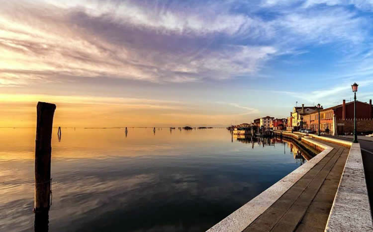 在港辦理的離婚絕對(duì)判令遺失了，需要如何補(bǔ)領(lǐng)且做公證用于內(nèi)地再婚？