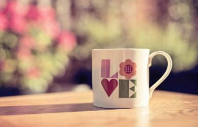 在香港出生但沒有身份證的小孩要在內(nèi)地讀書怎么辦理香港出生公證書？