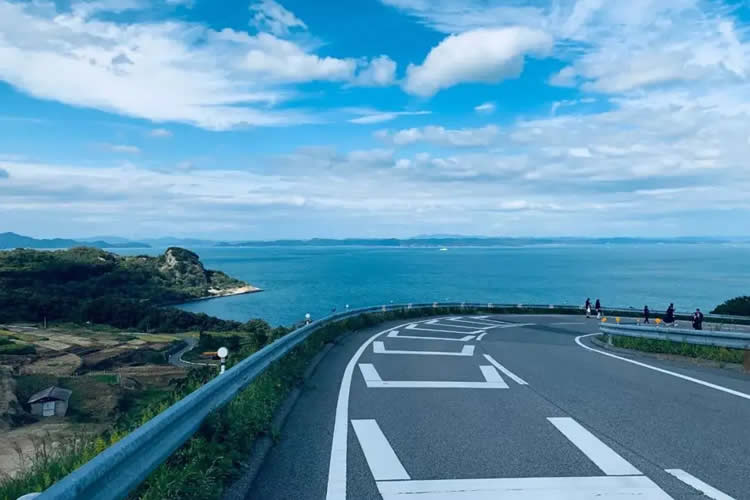 香港人在內(nèi)地結(jié)婚現(xiàn)要在日本生小孩怎么辦理中國結(jié)婚證公證書呢？