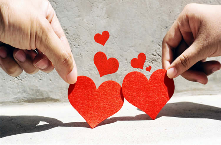 在香港辦理離婚的內(nèi)地人現(xiàn)要在內(nèi)地復(fù)婚如何做香港公證呢？