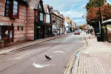 要給英國籍配偶申請在內(nèi)地定居的夫妻團聚簽證怎么辦理香港結(jié)婚證公證呢？