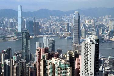 內(nèi)地人注銷戶籍移民香港后又改了名字要如何辦理公證都是同一個人呢？