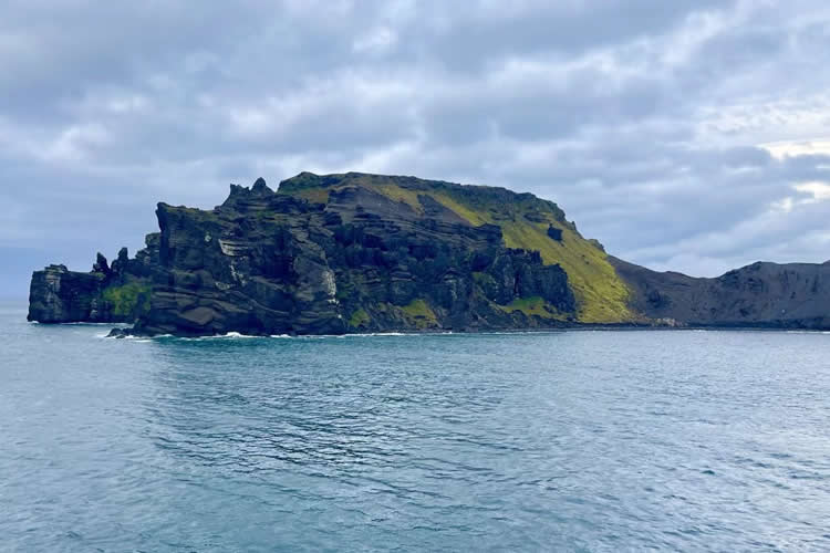 小孩是在香港出生的，如何在內(nèi)地公證處辦理親屬關(guān)系公證書呢？