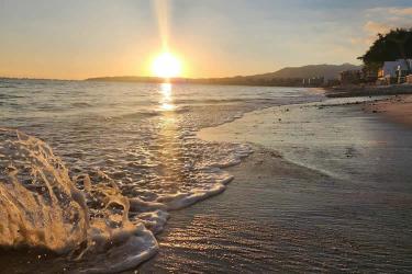 內(nèi)地出生后跟隨父母移居香港，現(xiàn)要怎么辦理出生公證認(rèn)證用于在香港承辦遺產(chǎn)之用呢？