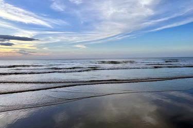 香港人和內(nèi)地人婚后在香港所生子女現(xiàn)要在深圳上學(xué)怎么辦理香港出生紙公證？