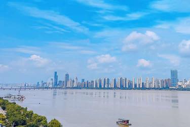 香港人要在深圳辦理房產(chǎn)貸款怎么做無結(jié)婚證明轉(zhuǎn)遞聲明公證書呢？