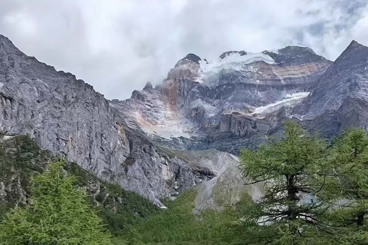 香港人要移民澳大利亞怎么辦理在內(nèi)地汕頭讀書期間的無犯罪記錄證明公證呢？
