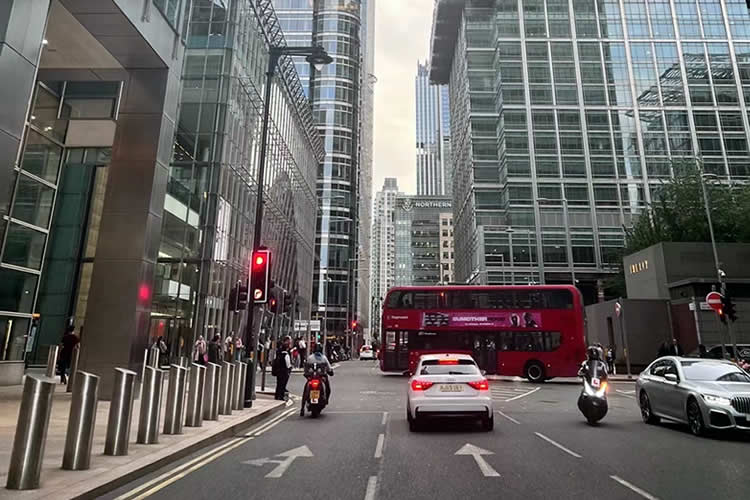 中國(guó)公民在英國(guó)結(jié)婚后，現(xiàn)要更改婚姻狀況怎么做英國(guó)海牙認(rèn)證呢？