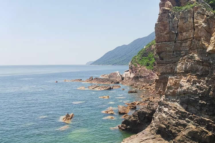 內(nèi)地出生現(xiàn)是臺(tái)灣身份要怎么辦理中國(guó)無(wú)犯罪記錄公證書呢？