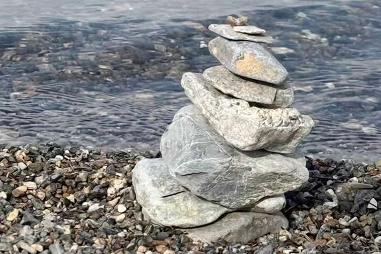 多名香港子女怎么同時(shí)辦理一份放棄繼承遺產(chǎn)聲明書公證并加蓋轉(zhuǎn)遞章呢？