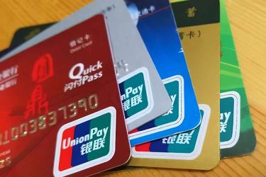 小孩是在香港出生的，現(xiàn)要在深圳銀行開戶怎么辦理母女關(guān)系公證書呢？