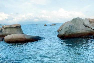 小孩在香港出生后又改了名字怎么公證出生紙是真實的并加蓋轉(zhuǎn)遞章呢？